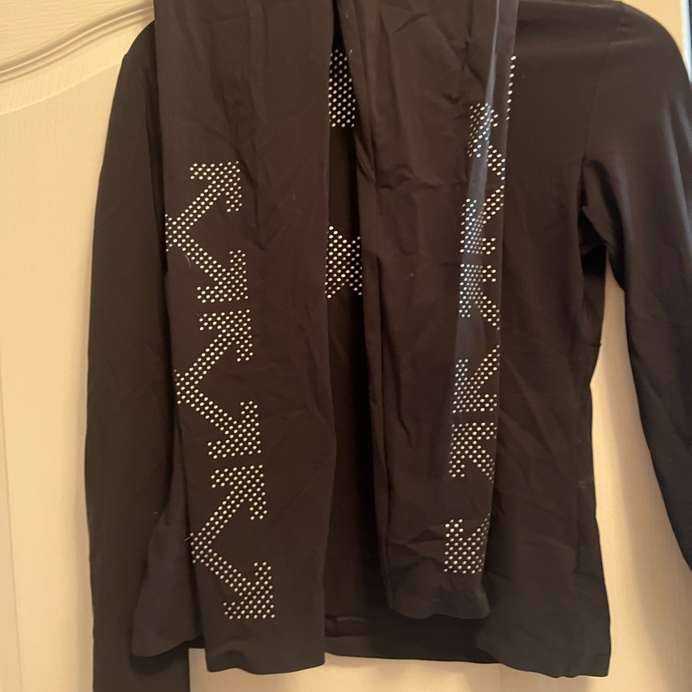 Off white athletic gear seat
